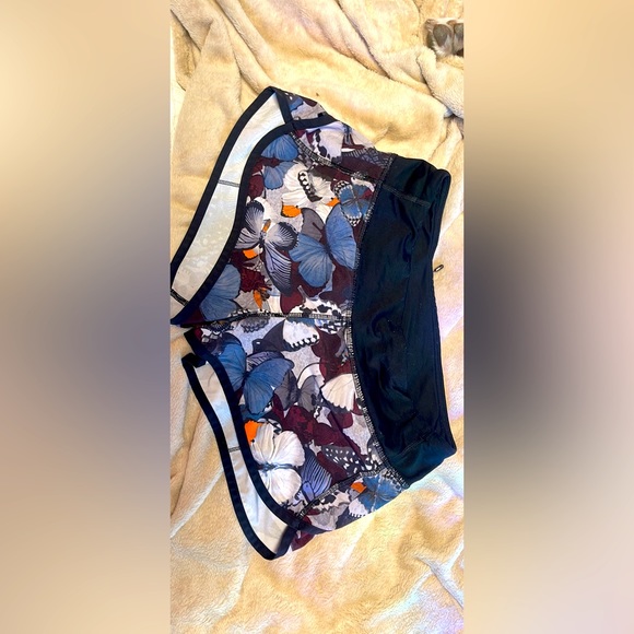 Lululemon moth shorts size 4 - Picture 2 of 6